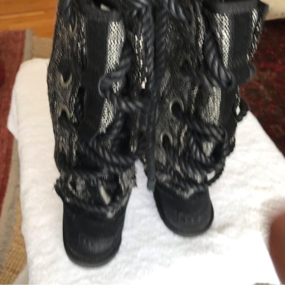 UGG Black Harbour back lace up mid calf size 6 all season boot. - Picture 16 of 16